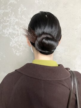 コトナ(kotona) 【シニヨンシンプルヘアアレンジ】カチモリアップヘアリボンヘア