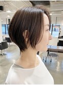 横浜西口白髪染めショートヘアタッセルボブミルクティーベージュ