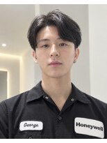 ウル(uru)&nbsp;大人の余裕を纏う★センターパート×パーマ