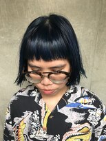 ビビト(bibito) bibito NAVYブルー 外ハネ切りっぱなしボブ ブリーチカラー