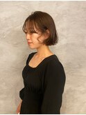 顔まわりで遊ぶボブ