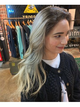 アントルポ(entrepot) ホワイトベージュカラー