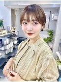 マッシュショート ベージュ ぱっつん前髪　ボブ