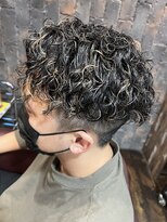 ヘアー クリエイト カルバリ(HAIR CREATE Calbari)&nbsp;スパイラルパーマ×金メッシュ