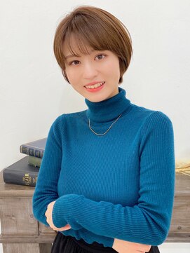 ファミリー(Family) 大人可愛い小顔丸み奥行きショート透明感シルクベージュ艶カラー