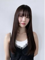今流行りのストレートヘアー×顔周りレイヤー