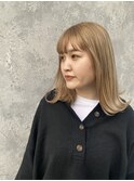 ミルクティーベージュハイトーンカラー外ハネ切りっぱなし