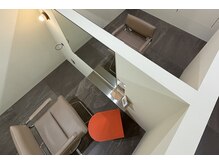 ヒントステーション(HINTSTATION)の雰囲気（全席半個室。隣の席やスタッフの視線などが気にならないつくり。）