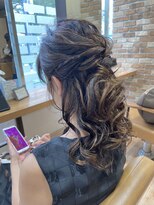 ヴィサージュクルー(VISAGE crew) ハーフアップデザイン!