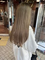 ヘアーアンドメイク ビス(HAIR&MAKE bis)&nbsp;グレージュカラー/寒色ベージュ【黒田あさみ】
