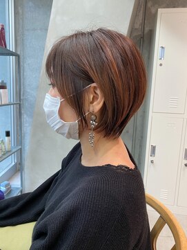 ミィ 浦和(mee) ショート　前髪　顔まわり