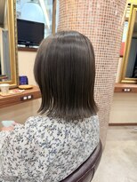 ミニョン(Mignon)&nbsp;グレージュカラー大人切りっぱなしスタイル