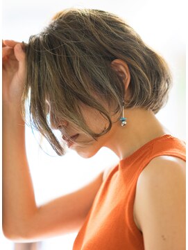 サーカス バイ ビュートリアム 青山(CIRCUS by BEAUTRIUM) 柔らかフレンチミニボブ