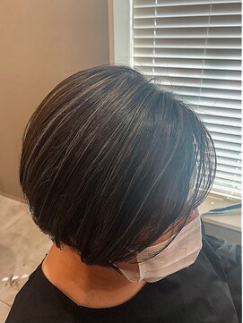 グロウ ツクバ(GLOW TSKUBA) 前下がりショート