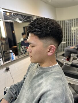 メリケンバーバーショップ フクオカ(MERICAN BARBERSHOP FUK) ショートスパイラルパーマナチュラルフェード