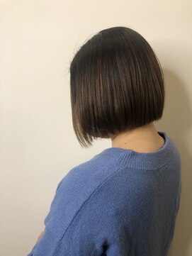 ゼンドットカラスマ(Zen.karasuma) ばっさりイメチェン×地毛風ストレート×ショートボブ