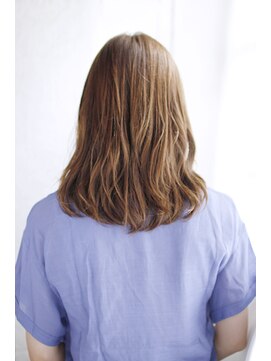 シュシュット(chouchoute) レイヤーカットウェットヘアデザインカラーオリーブベージュ/026