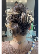 キングスベリーユナイテッド(Kingsbury United) ヘアセット/ヘアアレンジ/アップスタイル/ミディアム/結婚式参列