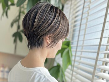 ラッシュグラス(Rush grass)の写真/「最近白髪が気になり始めた…」30代～40代の大人女性にオススメ！白髪も隠せて気分も上がるデザインカラー