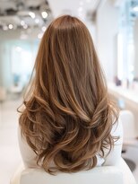 ブロッサム ひばりヶ丘(Blossom)&nbsp;ブリーチハイトーン×韓国風レイヤーカット×透明感ミルクティー