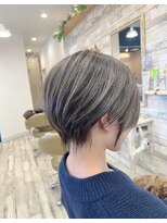フゥカ 売市店(fuka)&nbsp;ショートスタイル×ハイライト×グレーアッシュ