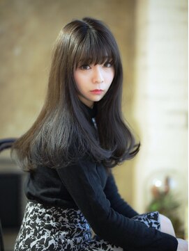 ウニカ デ ビエモン(UN1CA de BIEMON) 光に透けた赤みのない上品な緑葉色暗髪 ストレートロング