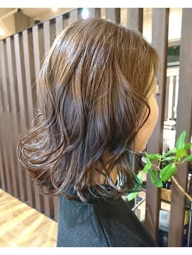 ウノプリール 京橋店(uno pulir) 伸ばしかけ外はねクセ風ボブ