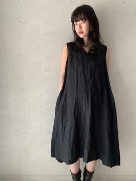 イコ(iko) ナチュラル。黒髪。こなれウェーブ。