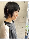 切りっぱなしの前上がりボブスタイル