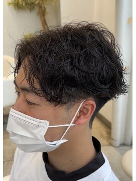 ブランコジーサウス(BLANCO G South) 巻きスパイラルパーマ　ツーブロック　センターパート　骨格補正