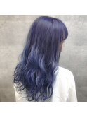 ネイビーブルー/ネイビーアッシュで抜け感のある雰囲気に