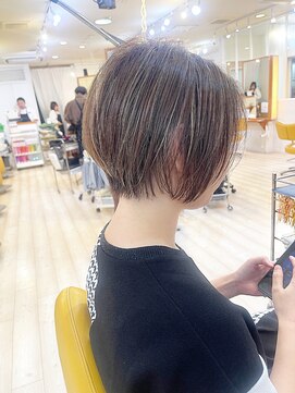 モリオ フロム ロンドン 成増店 【morio成増 セリザワ】ショートボブ 細めハイライトカラー