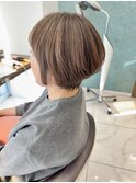 白髪ボカシカラーのショートボブ