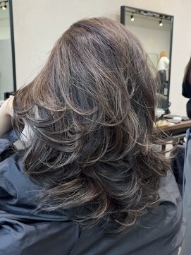 メリー オオサカ(Merly Osaka) 心斎橋/バレイヤージュ/レイヤーカット/海外レイヤー