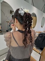 オーラ(ora)&nbsp;【20代結婚式参列ヘアセット、ツインポニー、編みおろし】