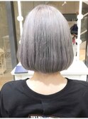 バレイヤージュアッシュカラーツヤ感ノーブル前下がりショート