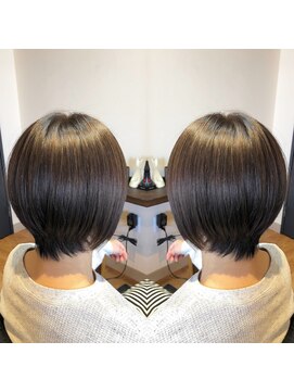 チルアウト(CHILL OUT) ショートボブ