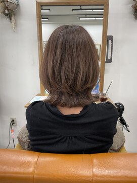 ルチナ 秦野(Lucina) レイヤーボブ/くびれ/似合わせカット/アースカラー/大人かわいい