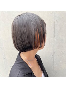 アトリエ フェム(atelier.fem) オレンジインナーカラー×ぱつっとボブ