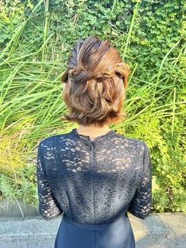 スミ(sumi) ミニボブ×ハーフアップ