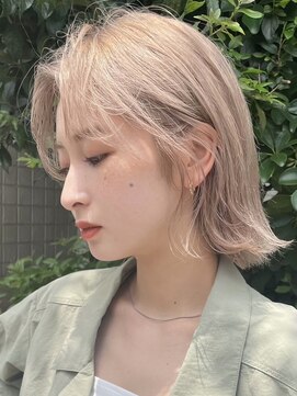 サンク 原宿 表参道(cinq) ショートボブ切りっぱなしボブミルクティーベージュタッセルボブ