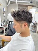 メンズパーマ短髪ツーブロック束感　ハイトーン