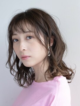 ゆるウェーブ×透け感ミディ