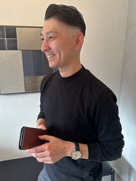 アンフェインド02(UNFEIGNED 02) フェードカット/MEN’S HAIR/刈り上げセンターパート/伏見