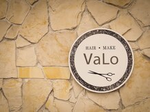 ヘアメイク ヴァロ(Hair Make VaLo)の雰囲気（VaLoの丸い看板が目印です！）