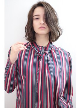 アリシア(arishia) ミディアムボブ×アッシュ