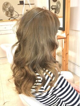 ヘアーリゼル(Hair Rizel)の写真/キレイに妥協がないグレイカラー！白髪染めだけではなくオシャレもしたい方は一度ご相談にいらして下さい。