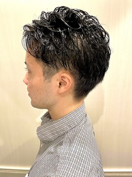 グレイスフル バーバープラチナム 六本木店(Graceful Barber platinum) ツーブロックかき上げパーマスタイル