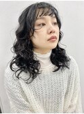 セミロングのウェービースタイル