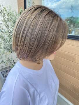 モイヘアー(moi hair) ブリーチ1回で作るミルクティーベージュ